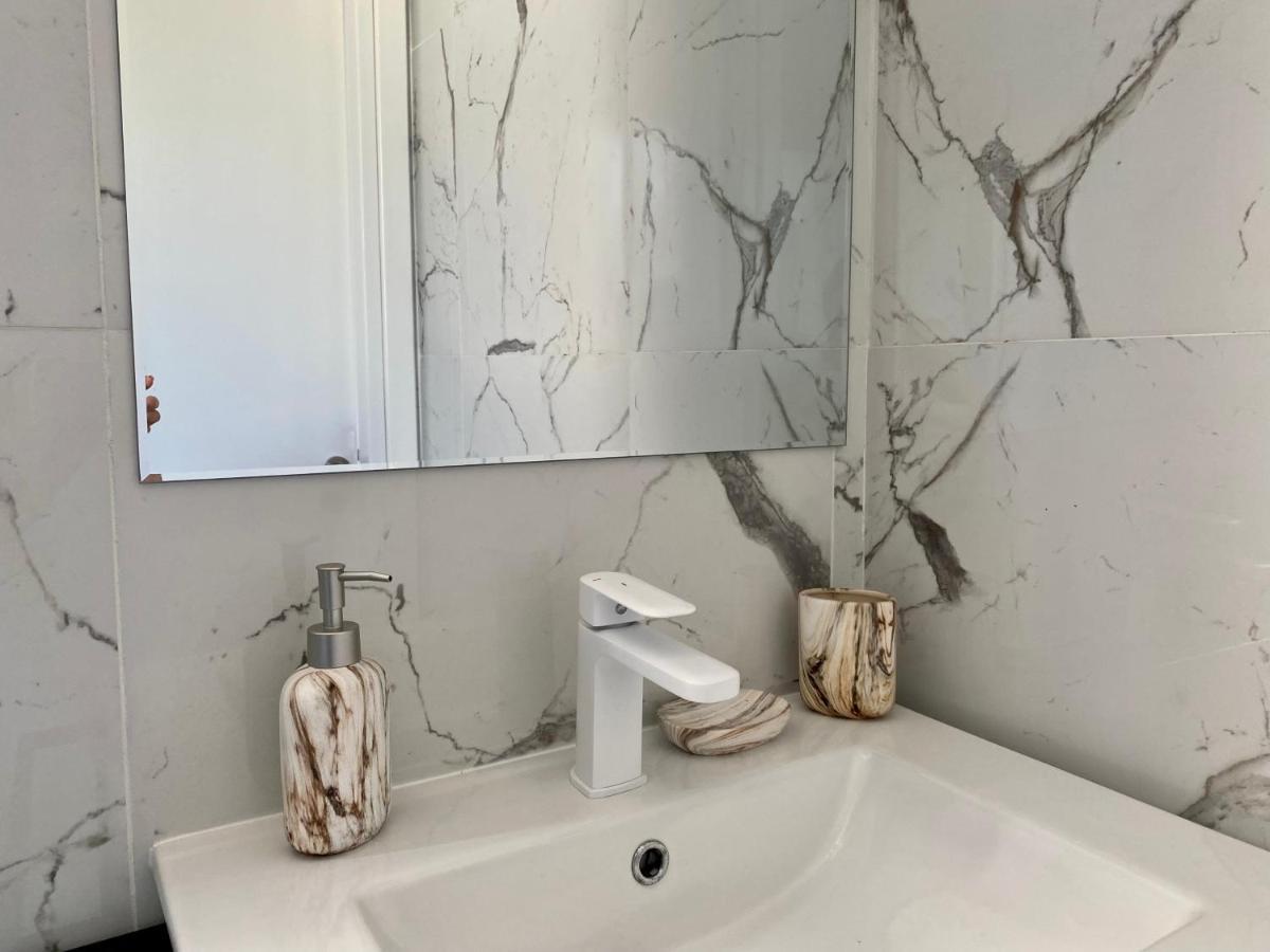 Ammos Luxury Suits And Residences Пея Екстериор снимка