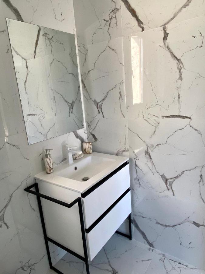Ammos Luxury Suits And Residences Пея Екстериор снимка