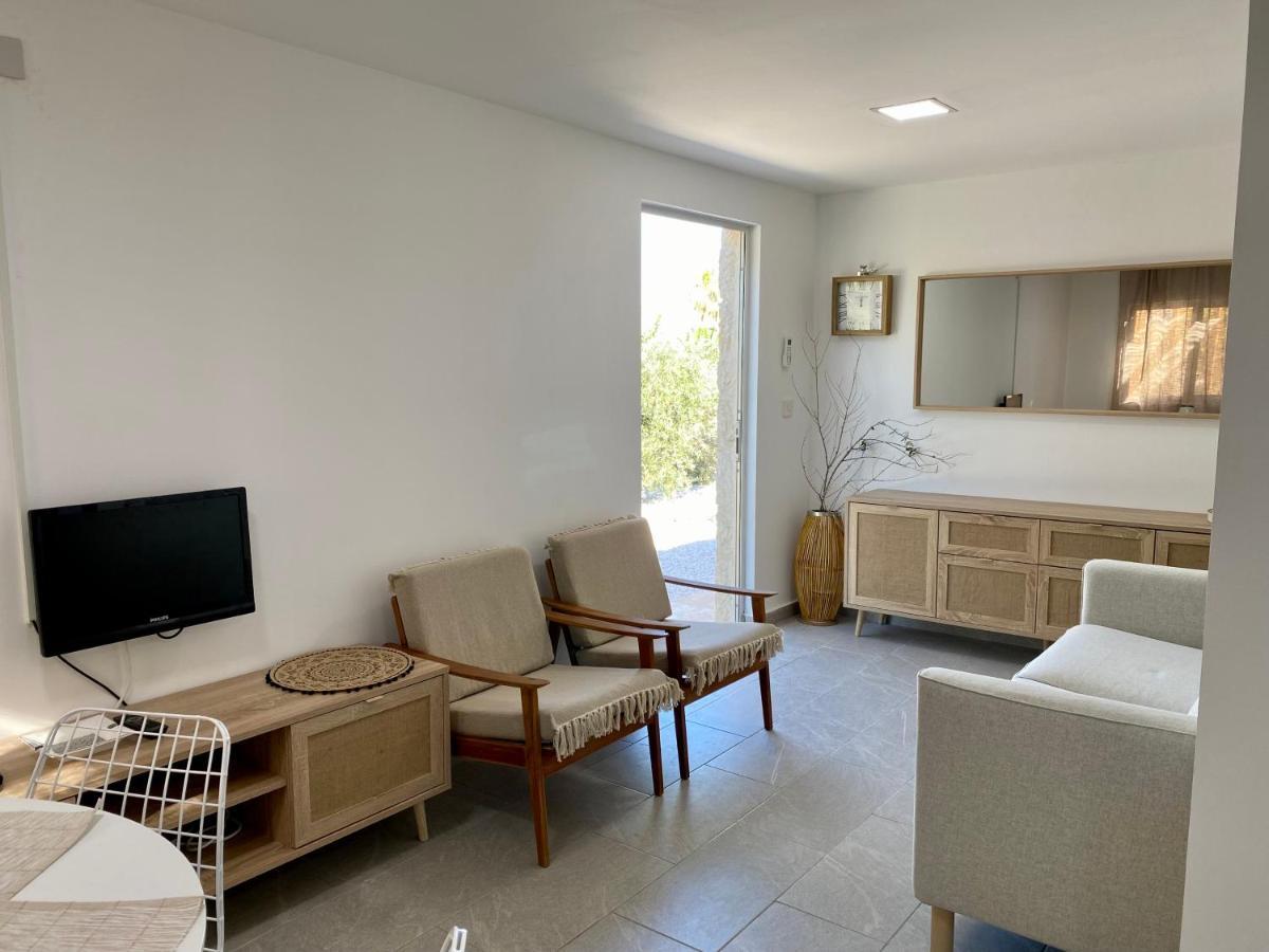 Ammos Luxury Suits And Residences Пея Екстериор снимка
