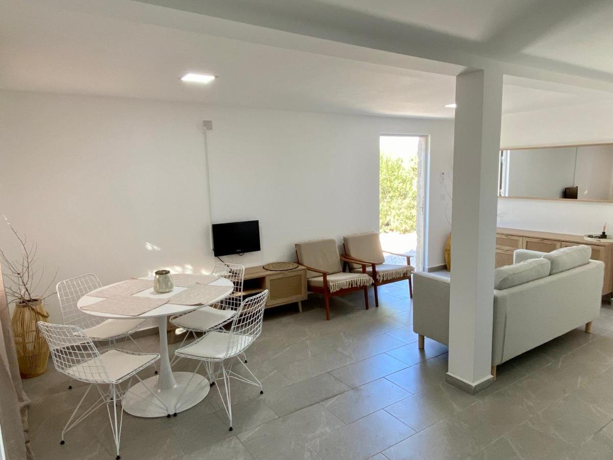 Ammos Luxury Suits And Residences Пея Екстериор снимка