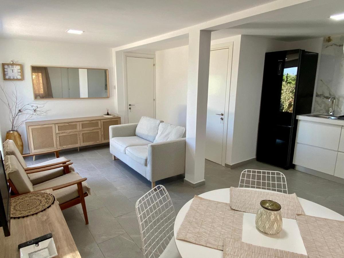 Ammos Luxury Suits And Residences Пея Екстериор снимка