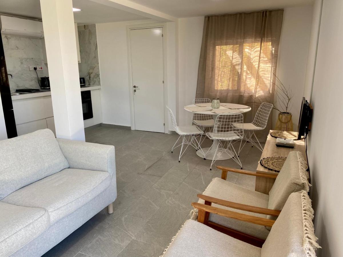 Ammos Luxury Suits And Residences Пея Екстериор снимка