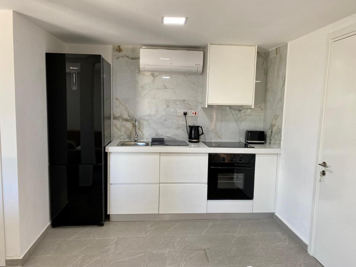 Ammos Luxury Suits And Residences Пея Екстериор снимка