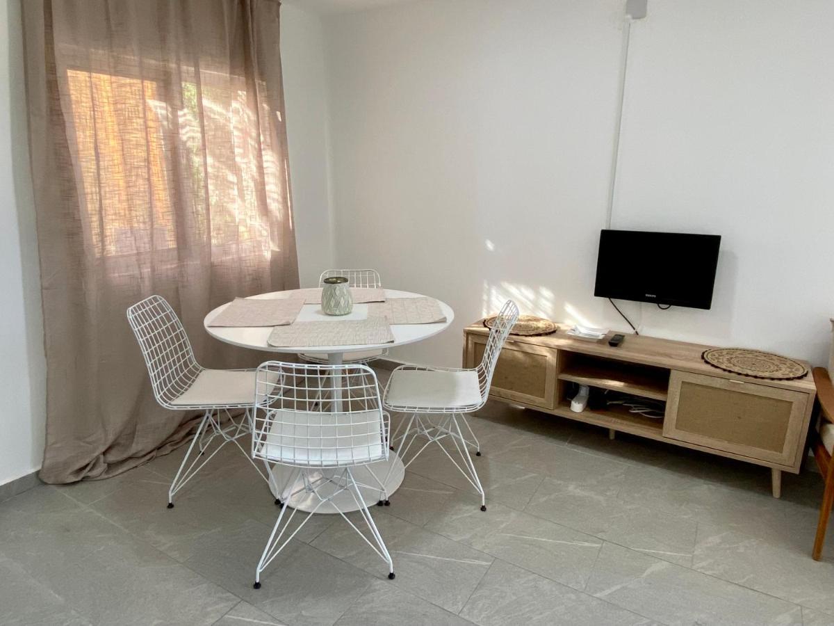 Ammos Luxury Suits And Residences Пея Екстериор снимка