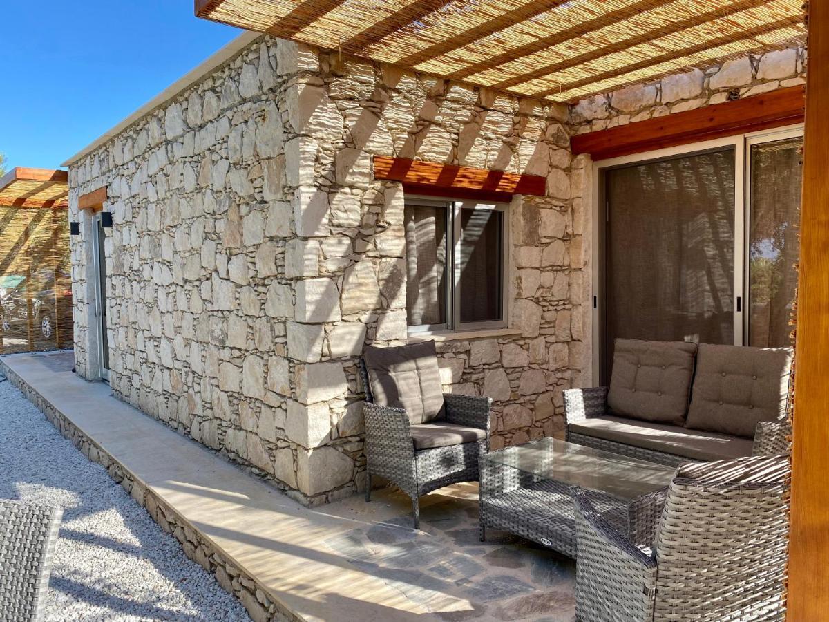 Ammos Luxury Suits And Residences Пея Екстериор снимка